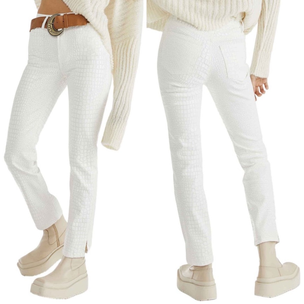 Free People Lydia Embossed Slim Straight Leg Jeans White Size 24 NEW
